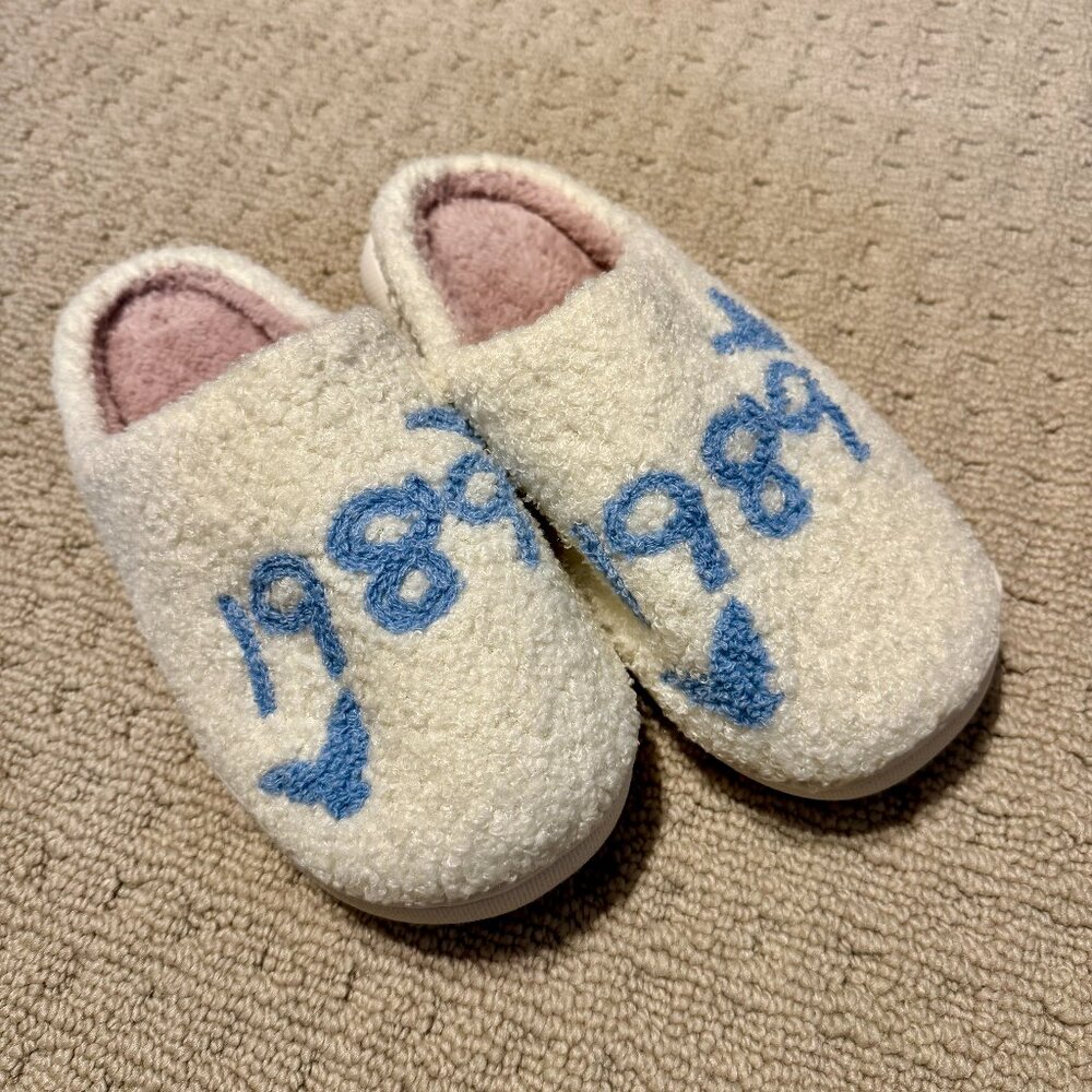 New Taylor Swift 1989 Blue Cream Slippers Size 8-9